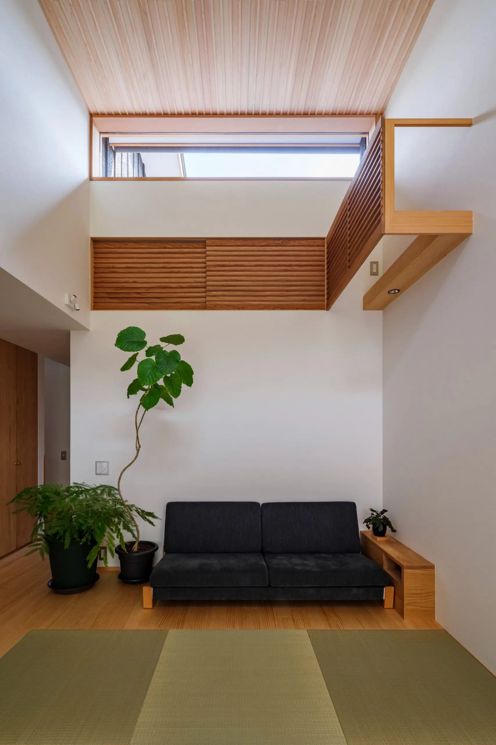 朝日の差す坪庭と南北高窓のある住まい - 鹿児島の家づくり・注文住宅