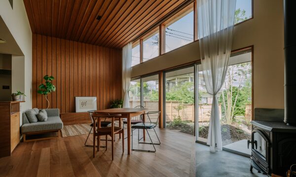 光に満ちて、住まいを育てる