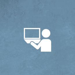 人物がPCを操作しているアイコン