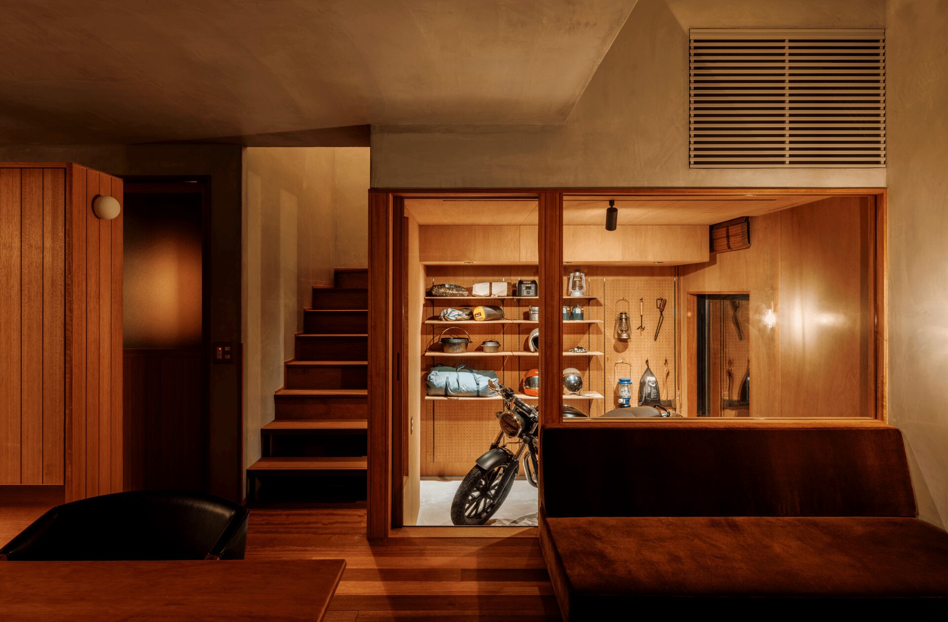 【2週連続・予約制見学会】　3/20(金祝)21(土)22(日)・28(土)29(日)　リビングとつながるバイクガレージのある焼杉の平屋　＠鹿児島市吉野町