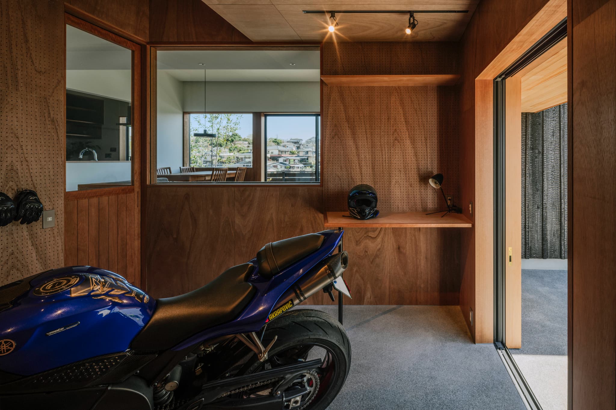 【予約制見学会】4/25(土)26(日)　リビングとつながるバイクガレージのある焼杉の平屋　＠鹿児島市吉野町